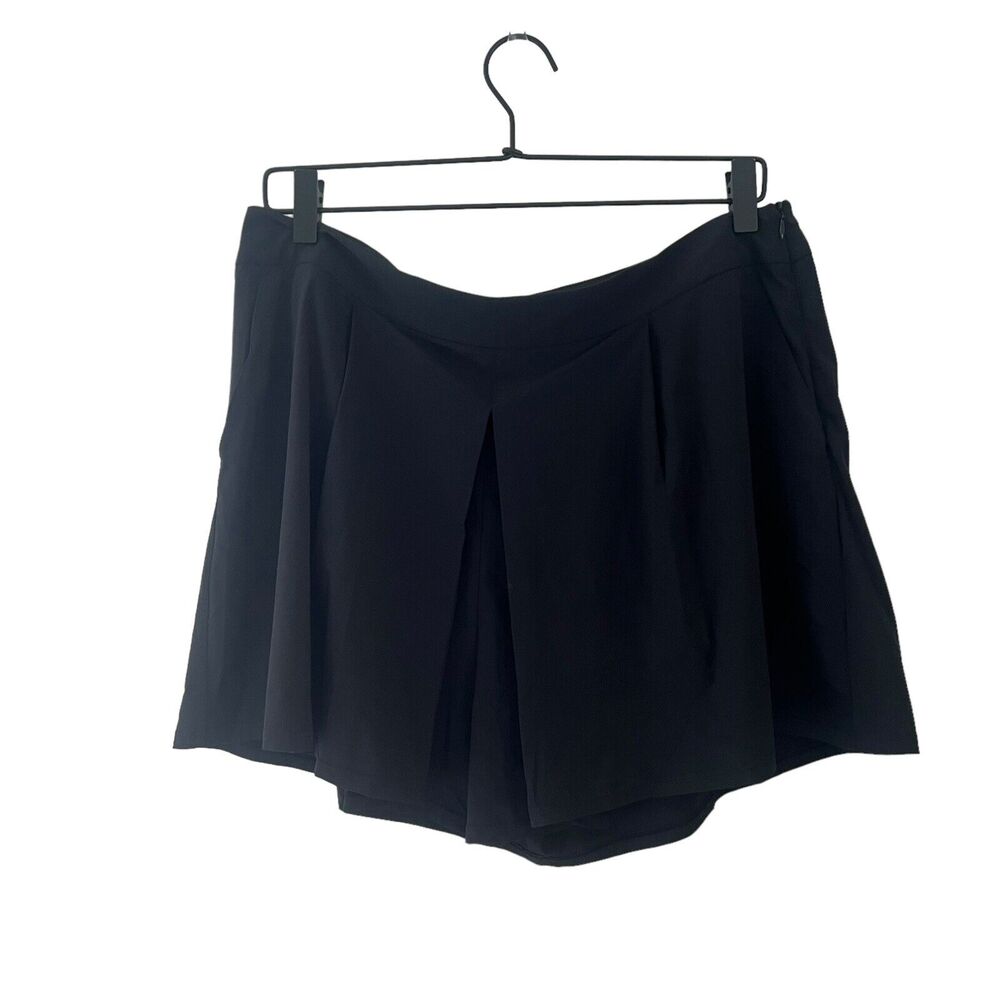 Tail Women's Golf 2.5”‎ Pleated Shorts Black Comfort Stretch Size Large